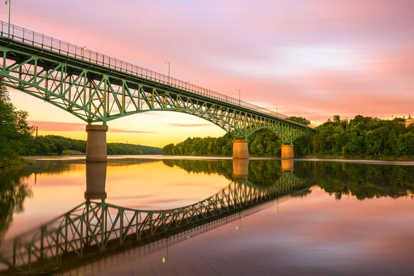 Augusta Maine Abd Kennebec Nehri Manzaralı Memorial Köprüsü Şafak Vakti — Stok fotoğraf