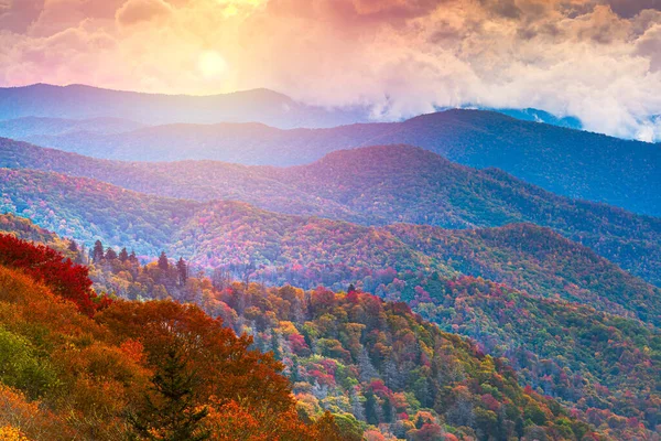 グレート スモーキー山脈国立公園 テネシー州 アメリカ ニューファウンド パスを見下ろす秋 — ストック写真