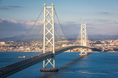 Akashi Kaikyo Köprüsü Kobe, Japonya 'dan Seto İç Denizi' ne yayılıyor..