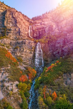 Gelin Veil Şelaleleri, Provo, Utah Sonbahar mevsiminde gün batımında.