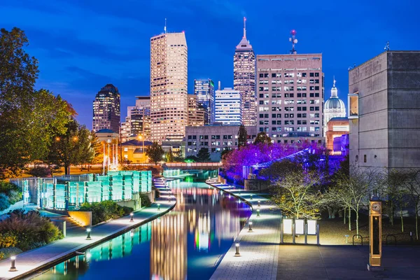 Indianápolis Indiana Estados Unidos Skyline Canal Atardecer Otoño —  Fotos de Stock