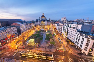 Antwerp, Belçika şehir merkezi Centraal tren istasyonundan şafağa kadar..