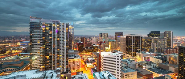 Denver Colorado Verenigde Staten Downtown Stadsgezicht Het Dak Bij Schemering — Stockfoto