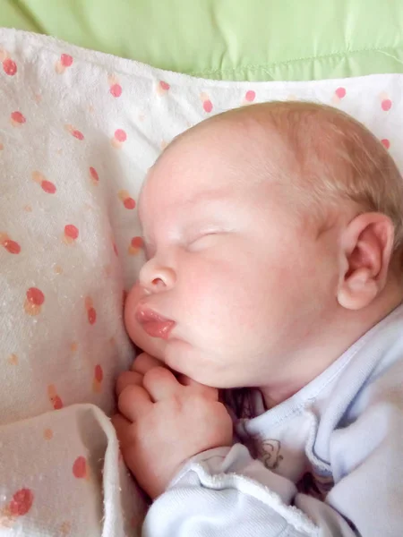 Bebê Dormindo Cama Close — Fotografia de Stock