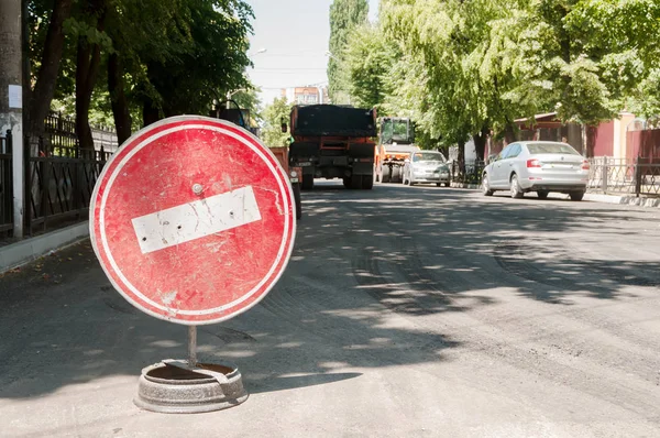 Дорожный Знак Проезд Запрещен Начале Улицы Проводятся Ремонтные Работы — стоковое фото