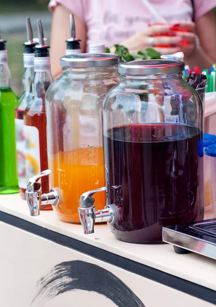 Dispenser Fresh Drinks Street Hot Weather — Stock Photo, Image