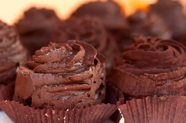 Шоколадный Торт Сливками Выставке — стоковое фото