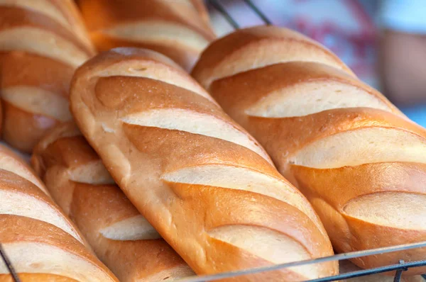 Une Miche Pain Est Sur Les Étagères Boulangerie — Photo