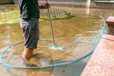 Şehir Parkı Çeşme temizlemek