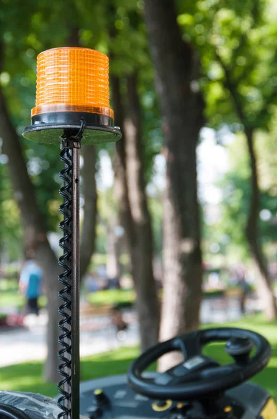 Coche Lámpara Señal Para Limpiar Acera Primer Plano Del Parque — Foto de Stock