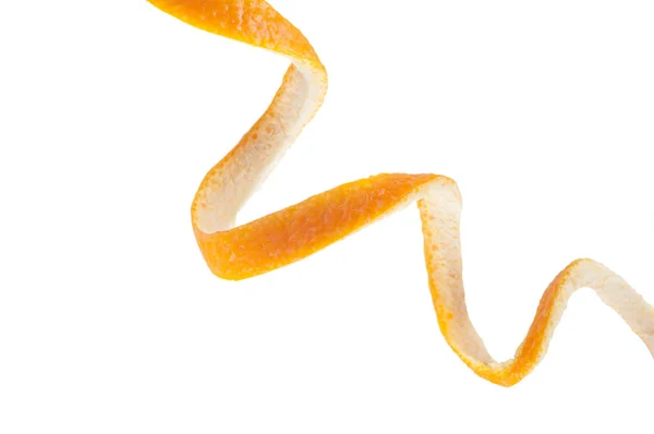 スパイラル 白い背景で隔離の形でオレンジの皮 — ストック写真