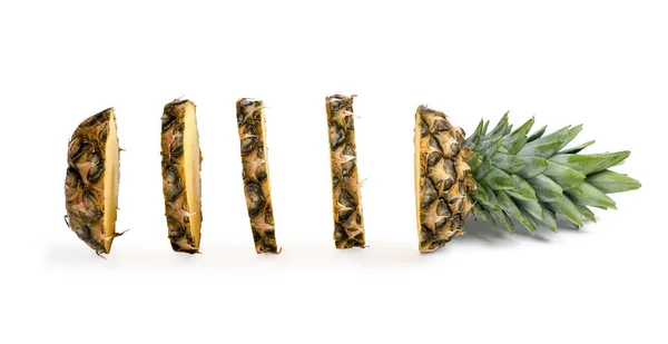 切片菠萝白色隔离 健康的热带水果食用 菠萝落环 — 图库照片