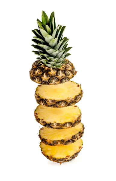 切片菠萝白色隔离 健康的热带水果食用 菠萝落环 — 图库照片