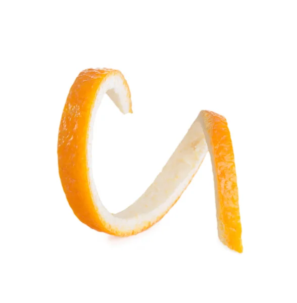 Спіраль апельсинової шкірки ізольована на білому фоні — стокове фото