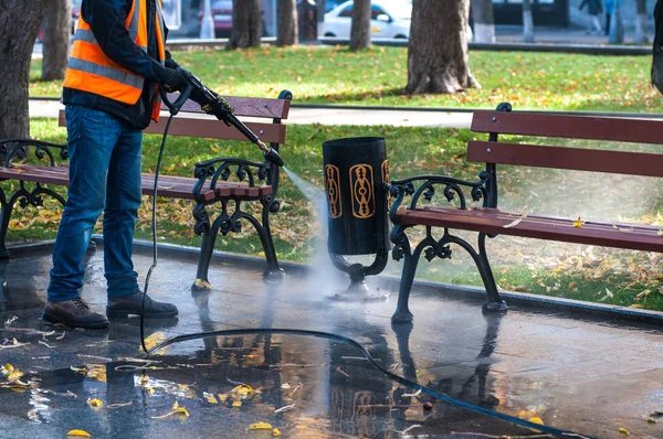 Yüksek basınçlı su parkı temizliği — Stok fotoğraf