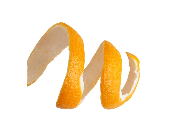 在白色背景上孤立的橙色螺旋形的新鲜果皮 — 图库照片