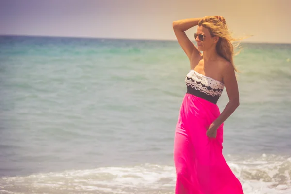 Beautiful Woman Dress Walking Beach Relaxed Woman Breathing Fresh Air — стоковое фото