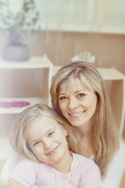 Bright Picture Hugging Mother Daughter — Stock Photo, Image