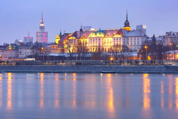 Kota Tua dan Sungai Vistula di malam hari di Warsawa, Polandia . — Stok Foto