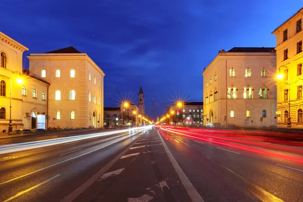 Iglesia de San Luis por la noche, Munich, Alemania — Foto de Stock