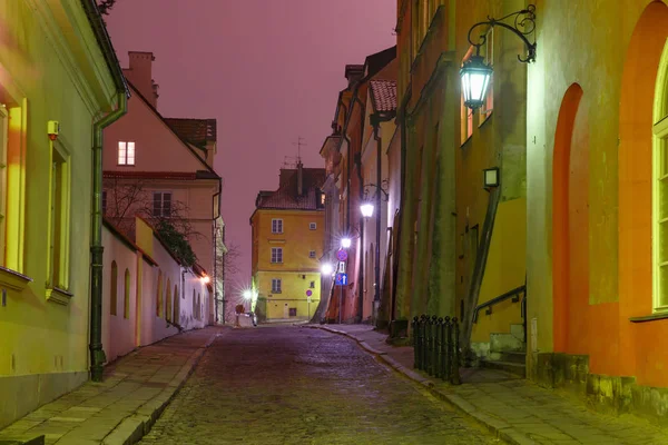 ポーランドのワルシャワの旧市街にある美しい通り — ストック写真