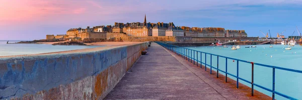 Fortaleza medieval Saint-Malo, Bretanha, França — Fotografia de Stock