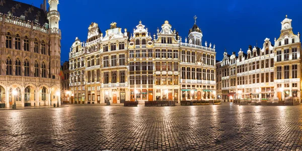 Grand Place Square por la noche en Bélgica, Bruselas —  Fotos de Stock