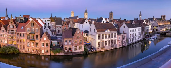 Quay Graslei de manhã, Ghent town, Bélgica — Fotografia de Stock