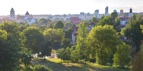 Panoráma a régi város, Vilnius, Litvánia — Stock Fotó