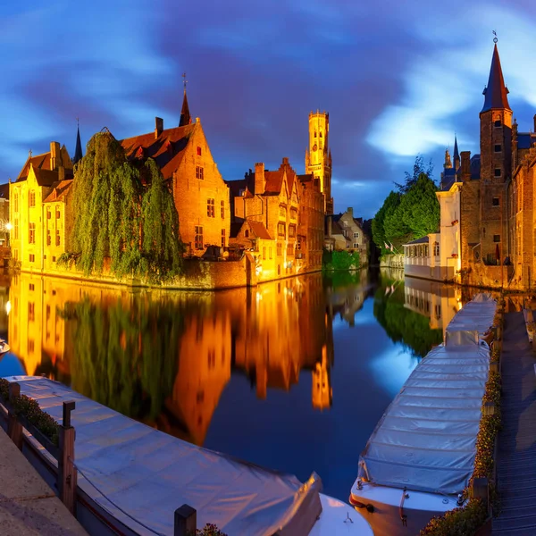 Torre Belfort de Rozenhoedkaai em Bruges — Fotografia de Stock