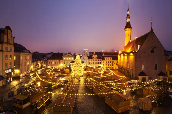 Panoramautsikt Över Inredda Och Belyst Julgran Och Julmarknaden Rådhustorget Eller — Stockfoto