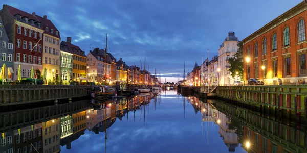 Panoráma a Nyhavn-Koppenhágában, Dánia. — Stock Fotó