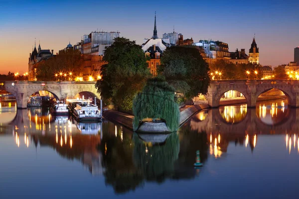 Night Ile de la Cite en París, Francia —  Fotos de Stock