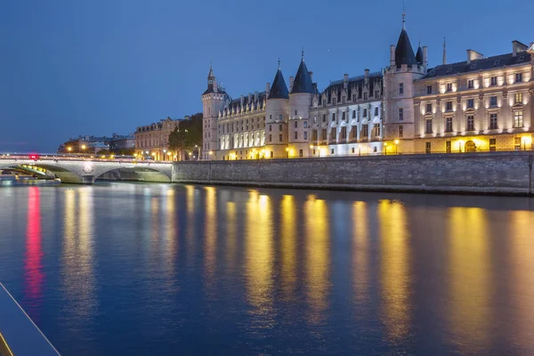 Seine en Conciergerie, Paris, Frankrijk — Stockfoto