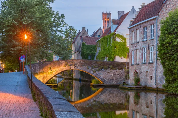 Night Green canal in Bruges, Belgium — Stock Photo, Image