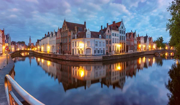 Casco antiguo por la noche, Brujas, Bélgica —  Fotos de Stock