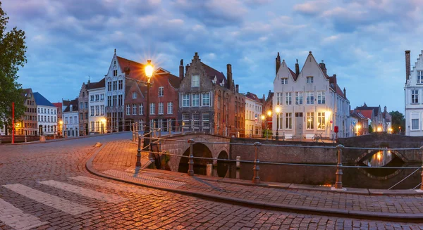 Bruges canal and bridge, Belgium — Stock Photo, Image