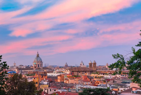 Prachtige luchtfoto van Rome bij zonsondergang, Italië — Stockfoto