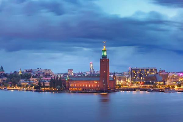 Ratusz miejski w Sztokholmie w nocy, Sztokholm, Szwecja — Zdjęcie stockowe