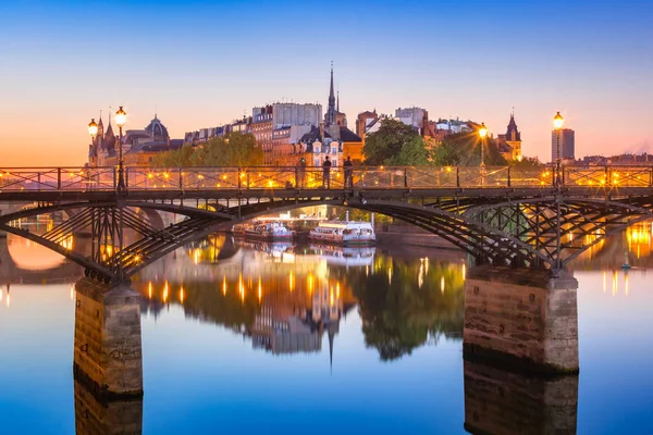 Night Ile de la Cite en París, Francia — Foto de Stock