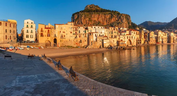 Cefalu ao pôr do sol, Sicília, Itália — Fotografia de Stock