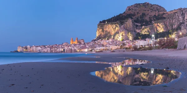 Cefalu při západu slunce, Sicílie, Itálie — Stock fotografie