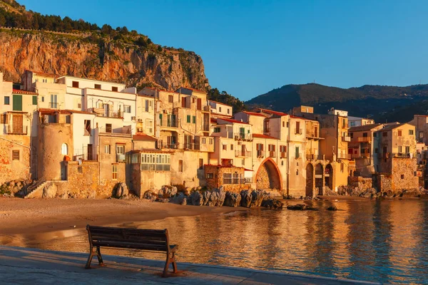 Cefalu při západu slunce, Sicílie, Itálie — Stock fotografie