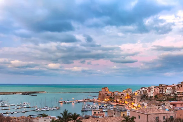 Castellammare del Golfo al tramonto, Sicilia — Foto Stock