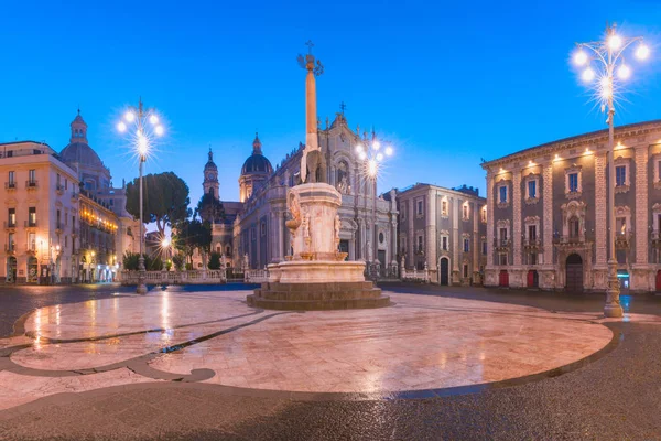 Catedral de Catania à noite, Sicília, Itália — Fotografia de Stock