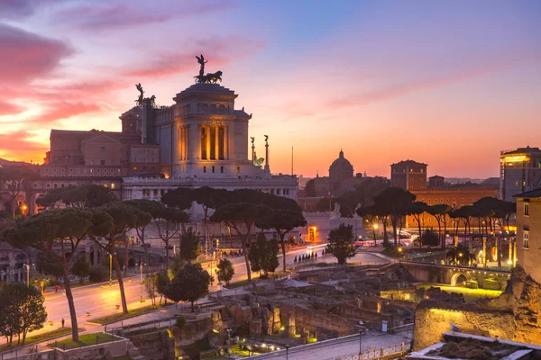 Вівтар Вітчизни в світанку, Рим, Італія — стокове фото