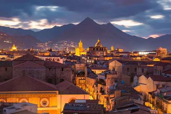 Palermo bei Sonnenuntergang, Sizilien, Italien — Stockfoto