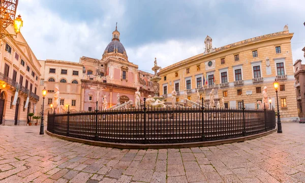 Fuente Pretoriana, Palermo, Sicilia, Italia — Foto de Stock