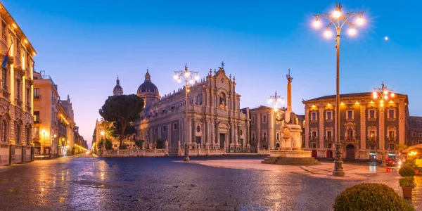 Cattedrale di Catania di notte, Sicilia, Italia — Foto Stock