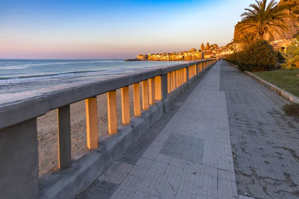 Cefalu al atardecer, Sicilia, Italia — Foto de Stock